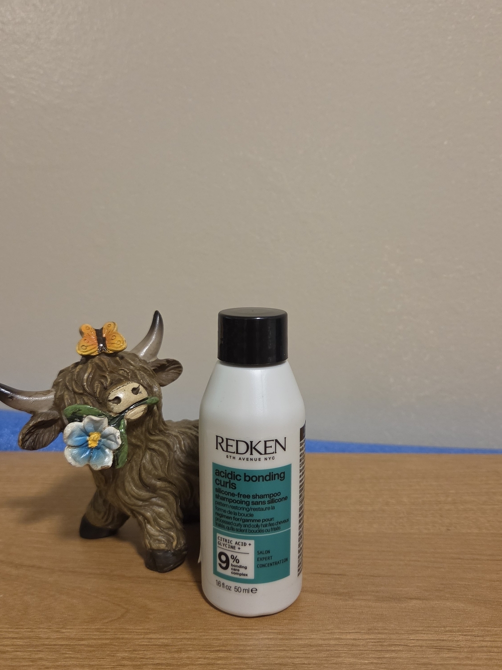 Redken Acidic Bonding Curls Shampoo - White Bottle with Black Cap